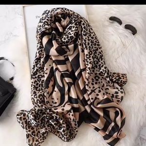 NIB Signature Print Scarf Shawl